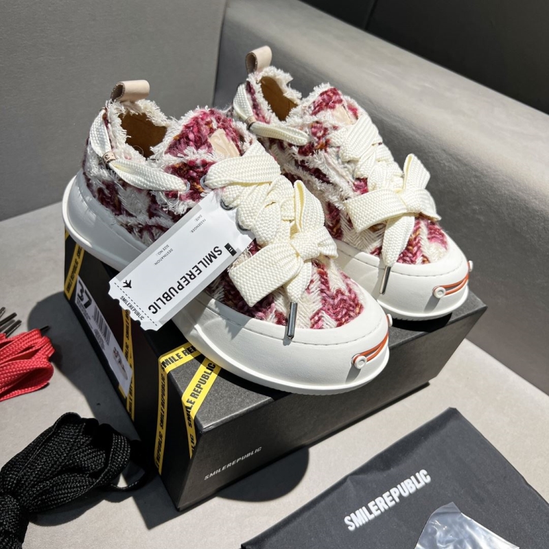 Smilerepublic Canvas Shoes